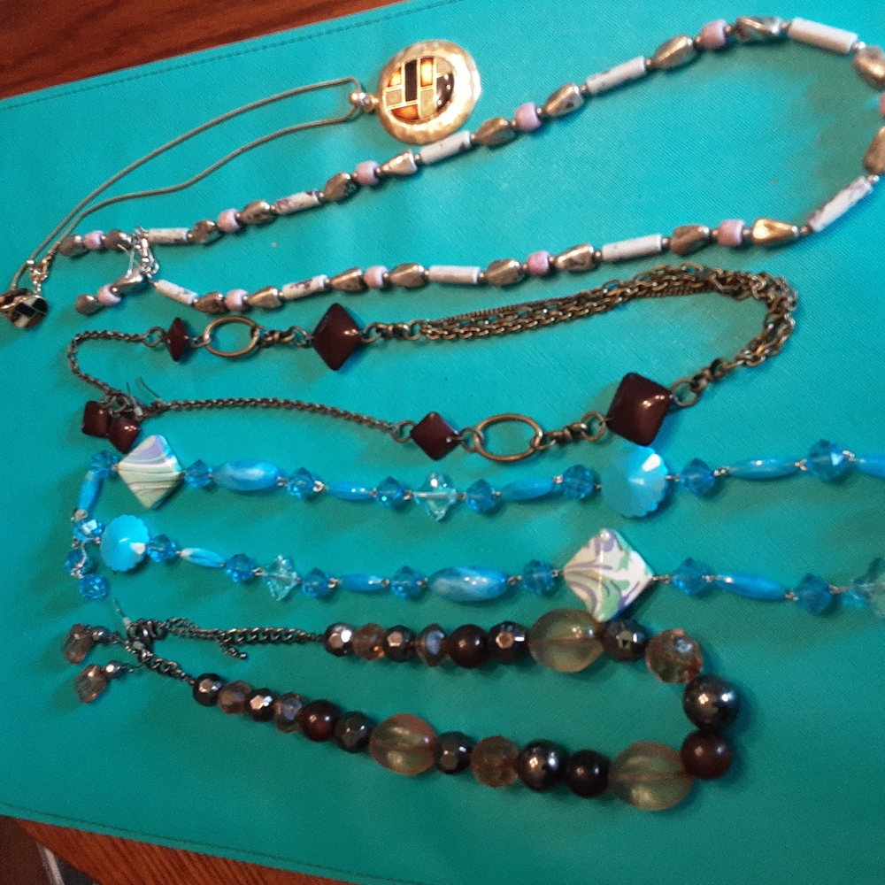 LADIES  Necklace set earrings